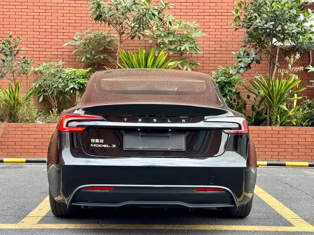 Tesla Model 3 — фото 9