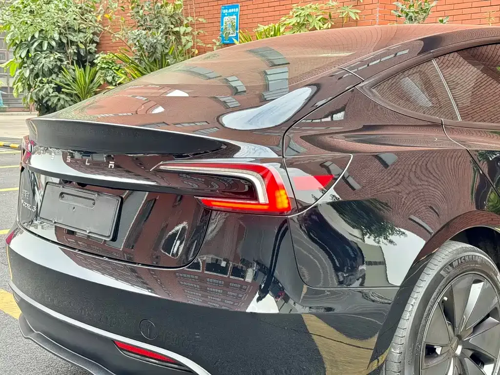 Tesla Model 3 — фото 3