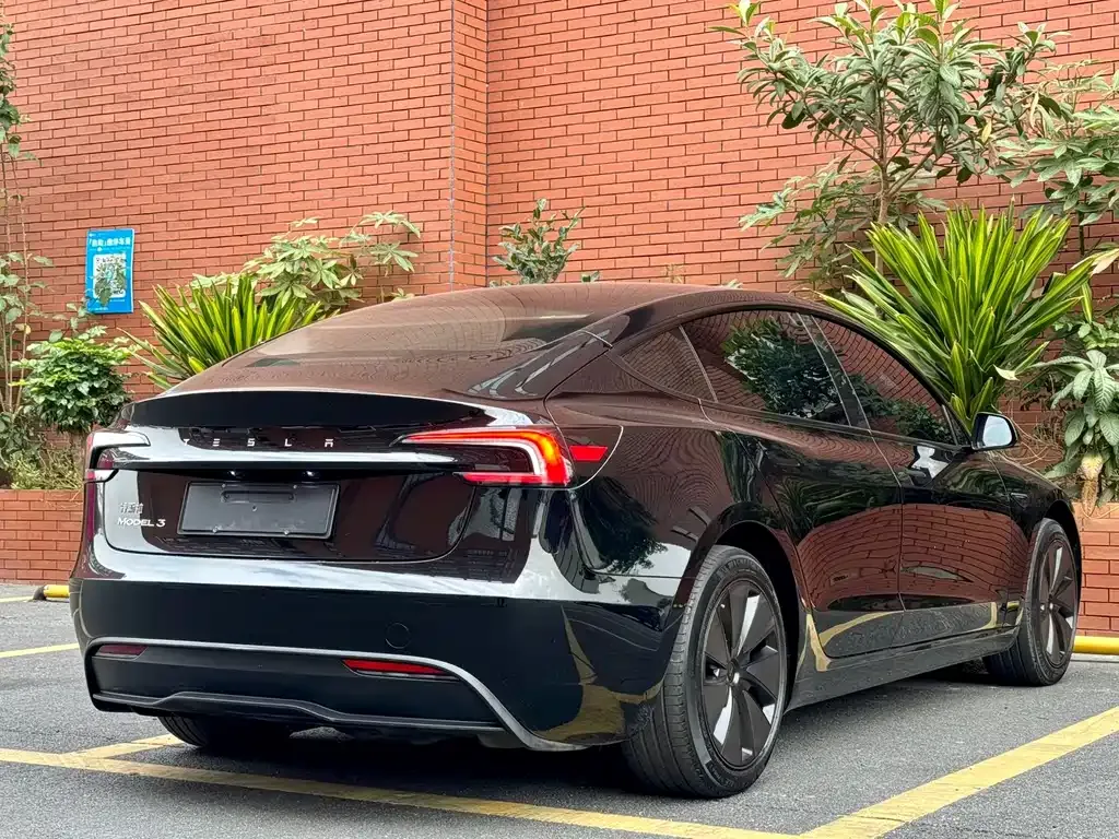 Tesla Model 3 — фото 4