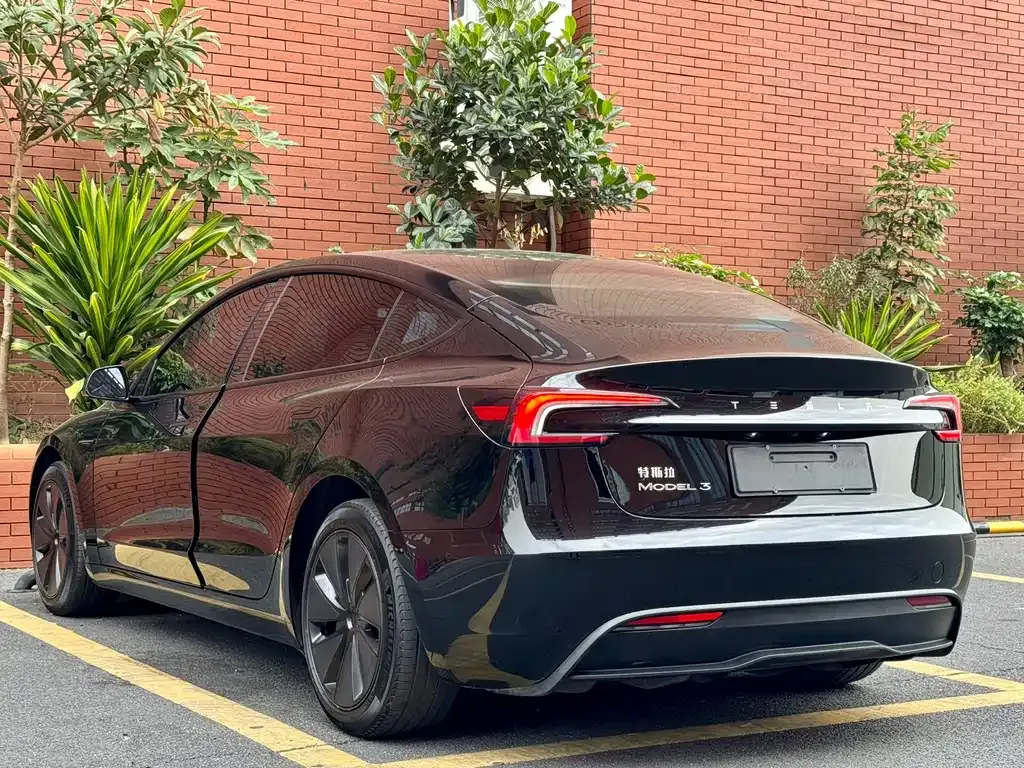 Tesla Model 3 — фото 7