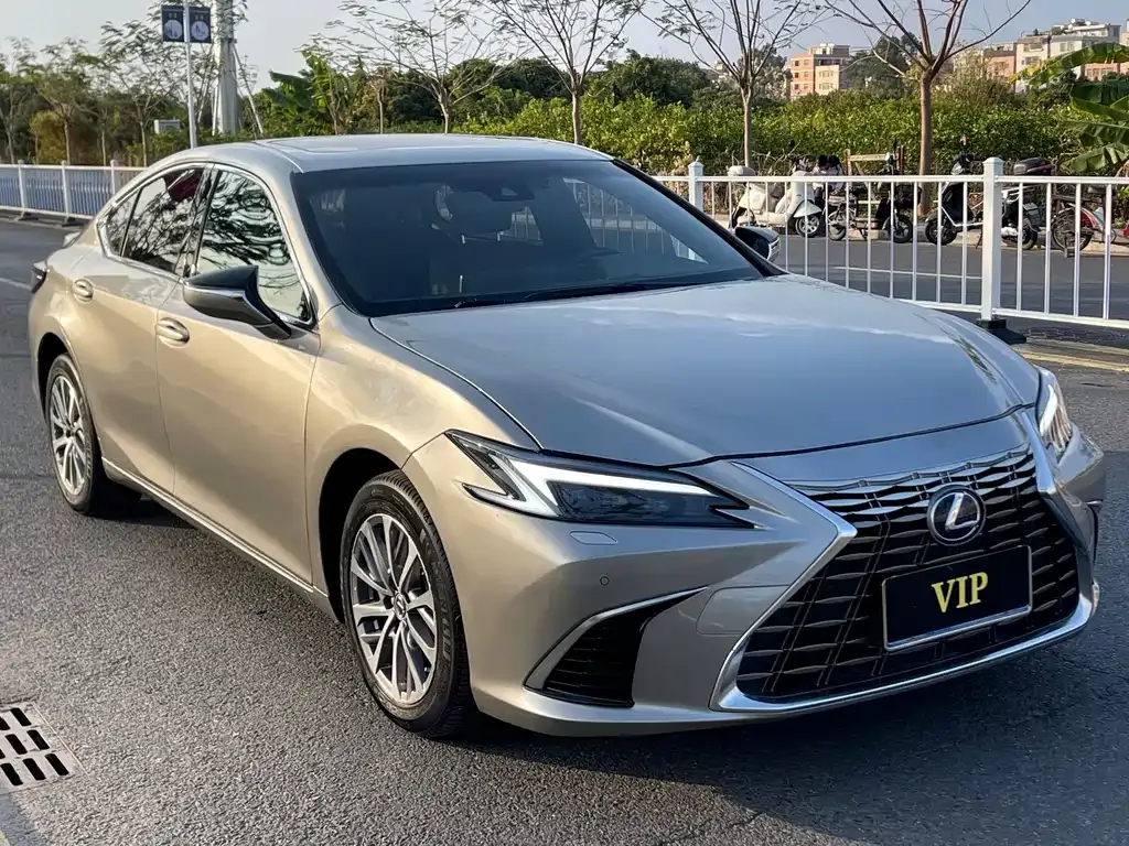 Lexus ES — фото 10