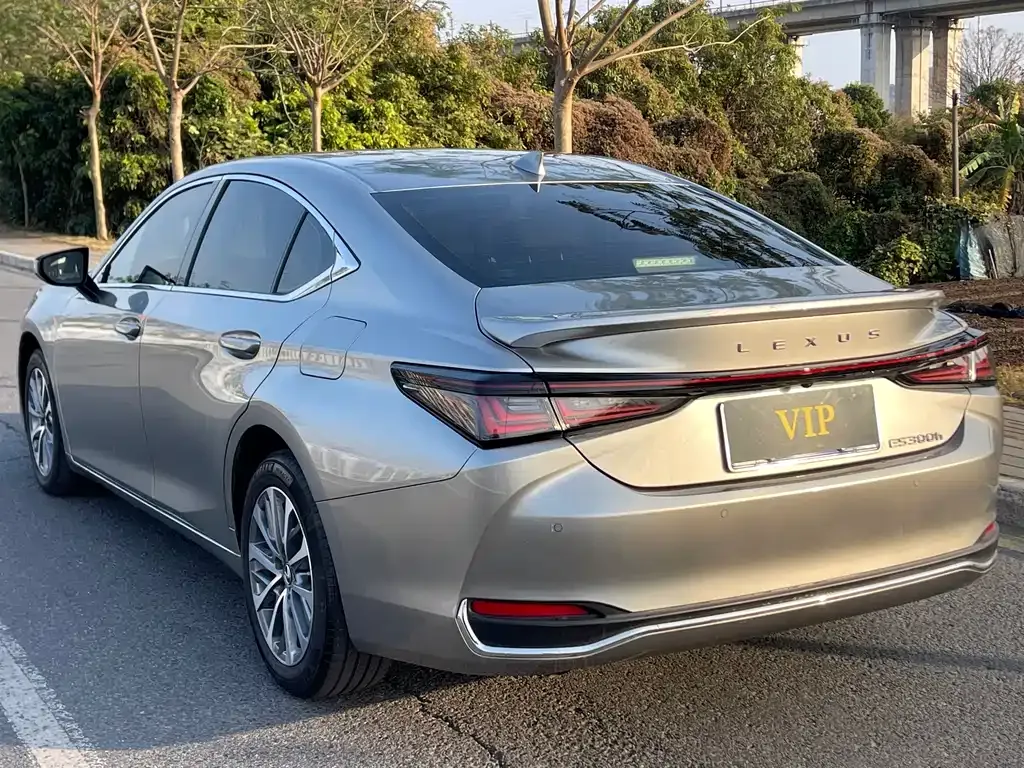 Lexus ES — фото 9