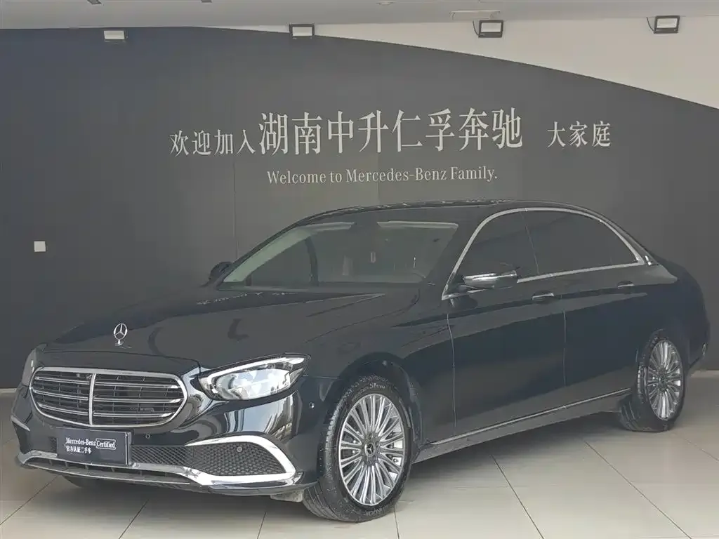 Mercedes-Benz E-Class — фото 1