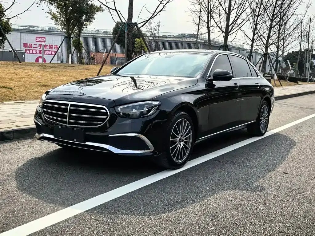 Mercedes-Benz E-Class — фото 1