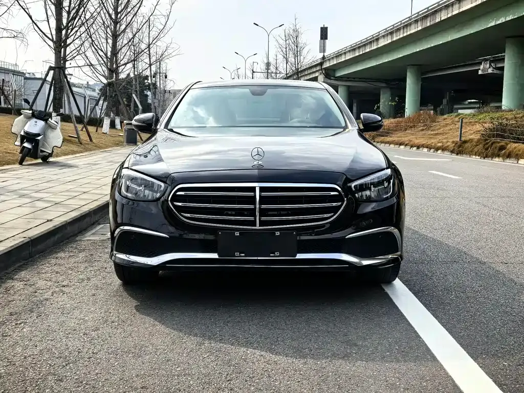 Mercedes-Benz E-Class — фото 10