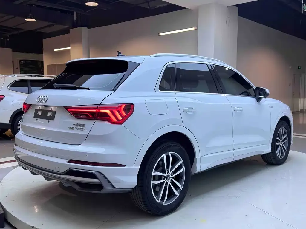 Audi Q3 2023 из CN, фото 2