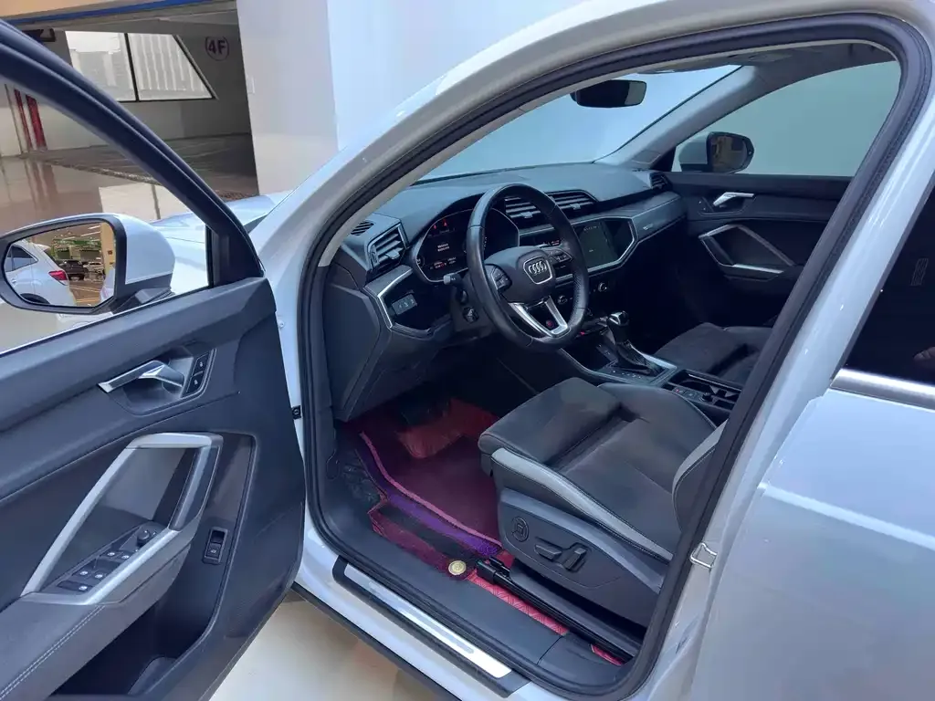 Audi Q3 2023 из CN, фото 9