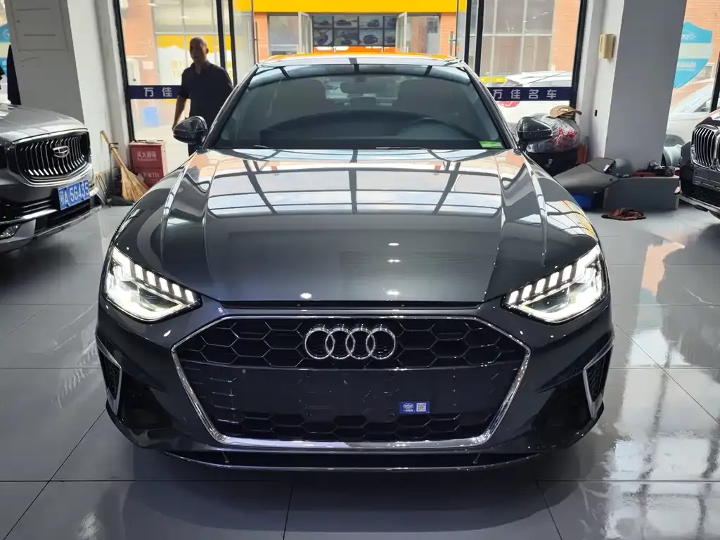 Audi A4L 2022 из CN, фото 3