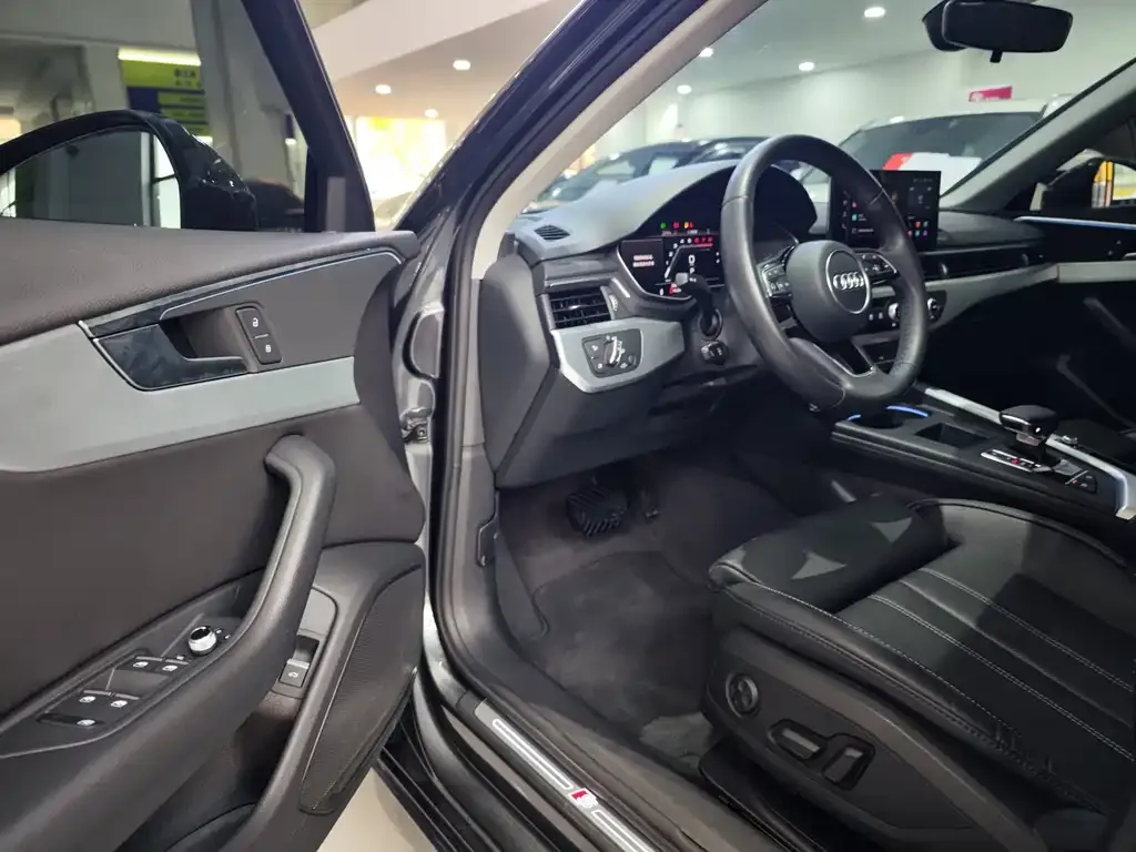 Audi A4L 2022 из CN, фото 5