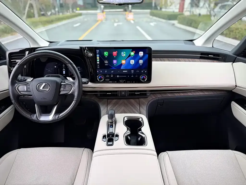 Lexus LM — фото 9