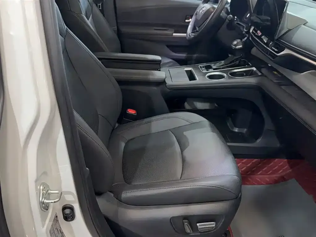 Toyota Granvia — фото 3