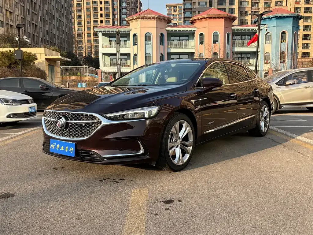 Buick LaCrosse — фото 1