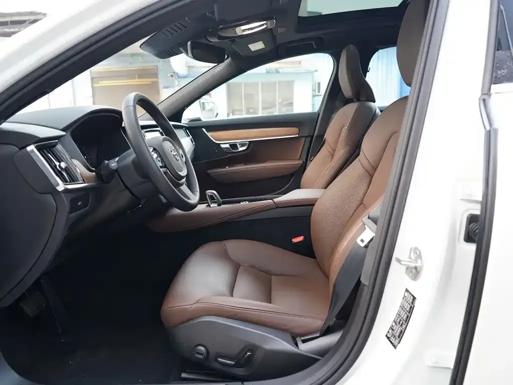 Volvo S90 2024 из CN, фото 8