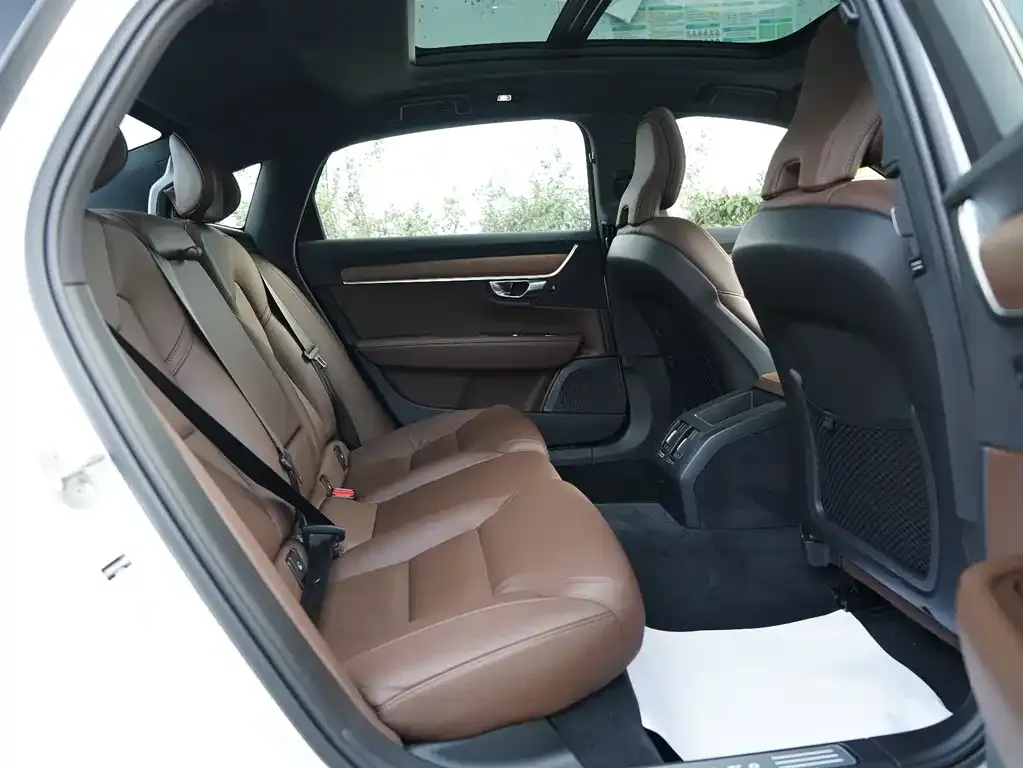 Volvo S90 2024 из CN, фото 3