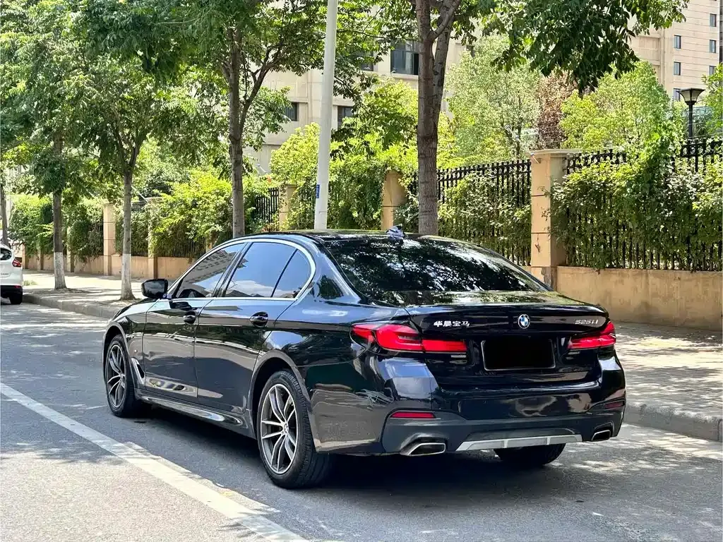 BMW 5 Series — фото 10