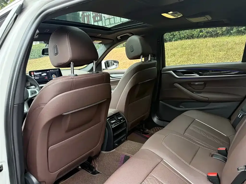 BMW 5 Series 2022 из CN, фото 2