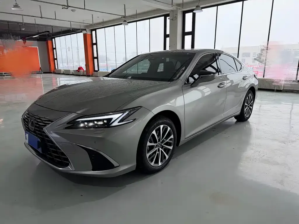 Lexus ES — фото 1