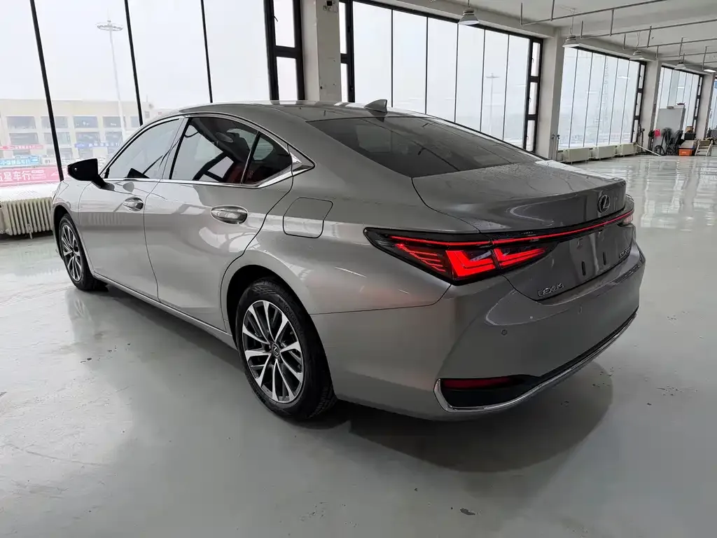 Lexus ES — фото 6