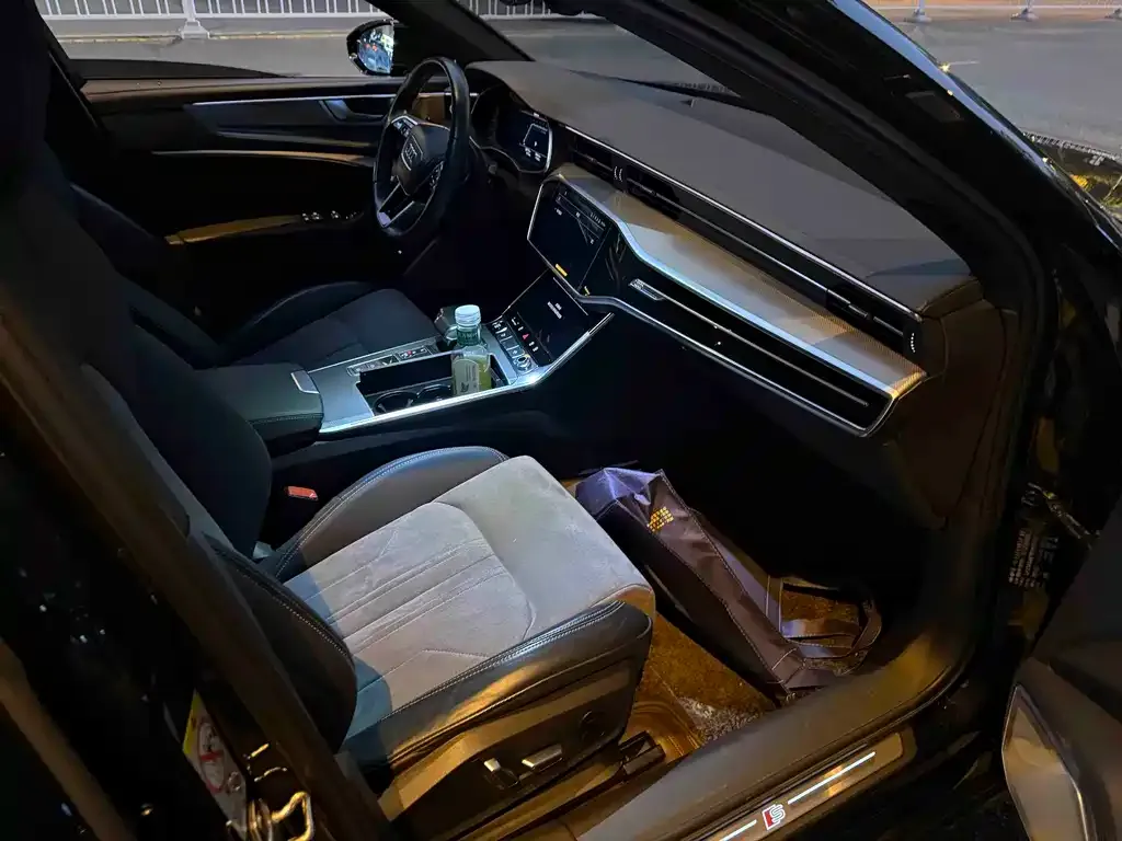 Audi A6L 2024 из CN, фото 2
