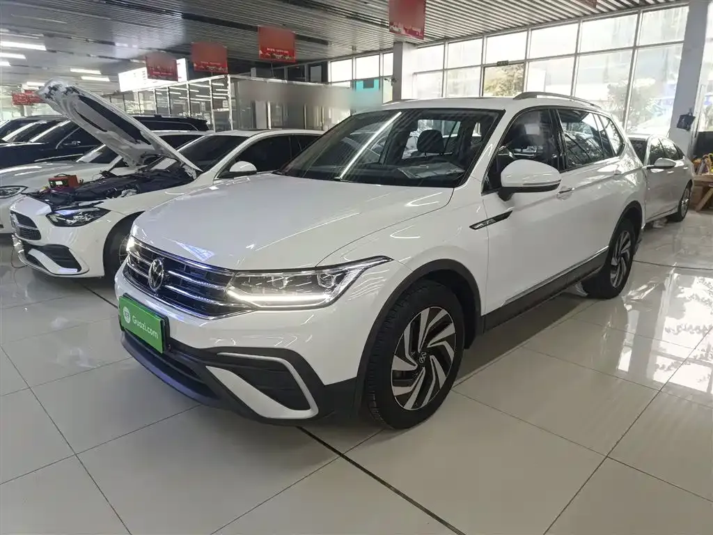 Volkswagen Tiguan L — фото 3