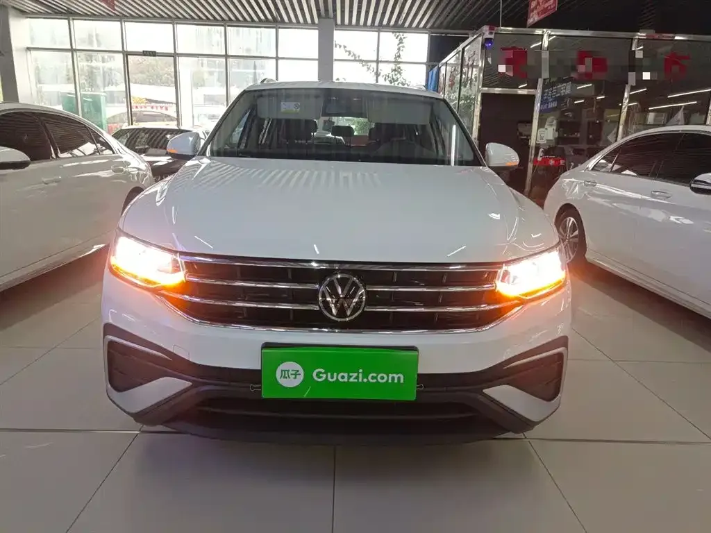 Volkswagen Tiguan L — фото 2