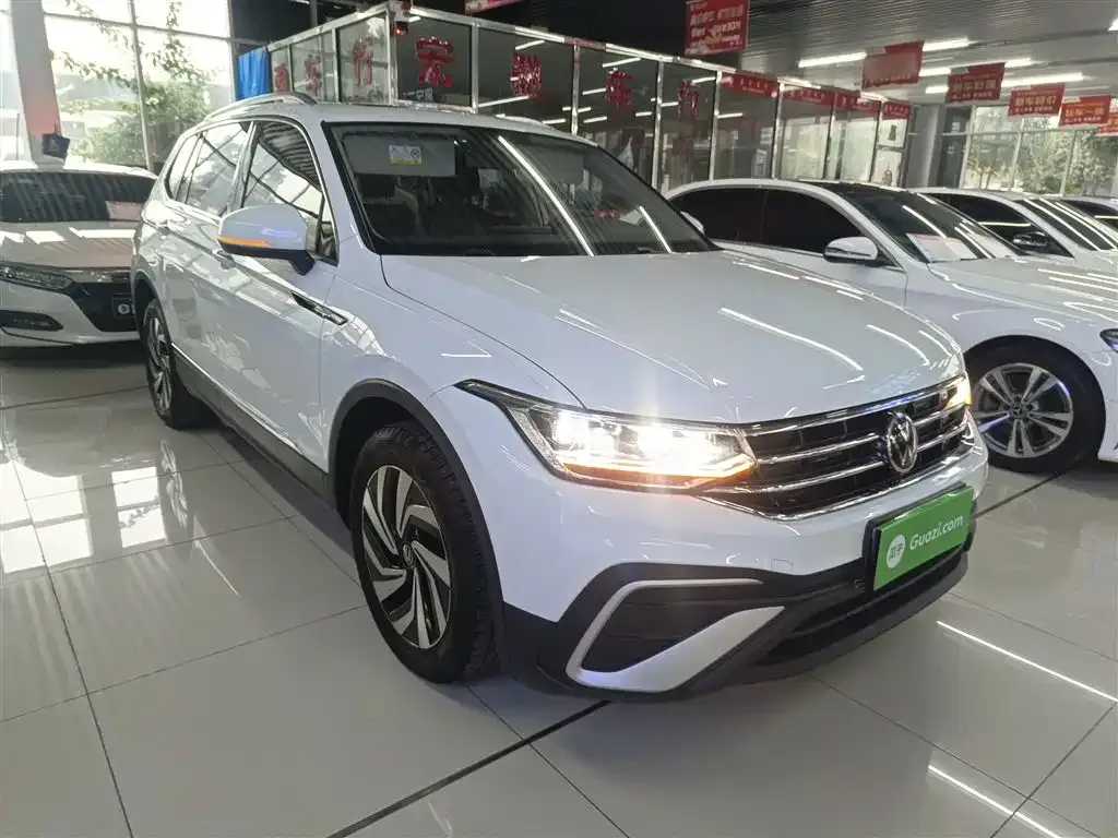 Volkswagen Tiguan L — фото 5