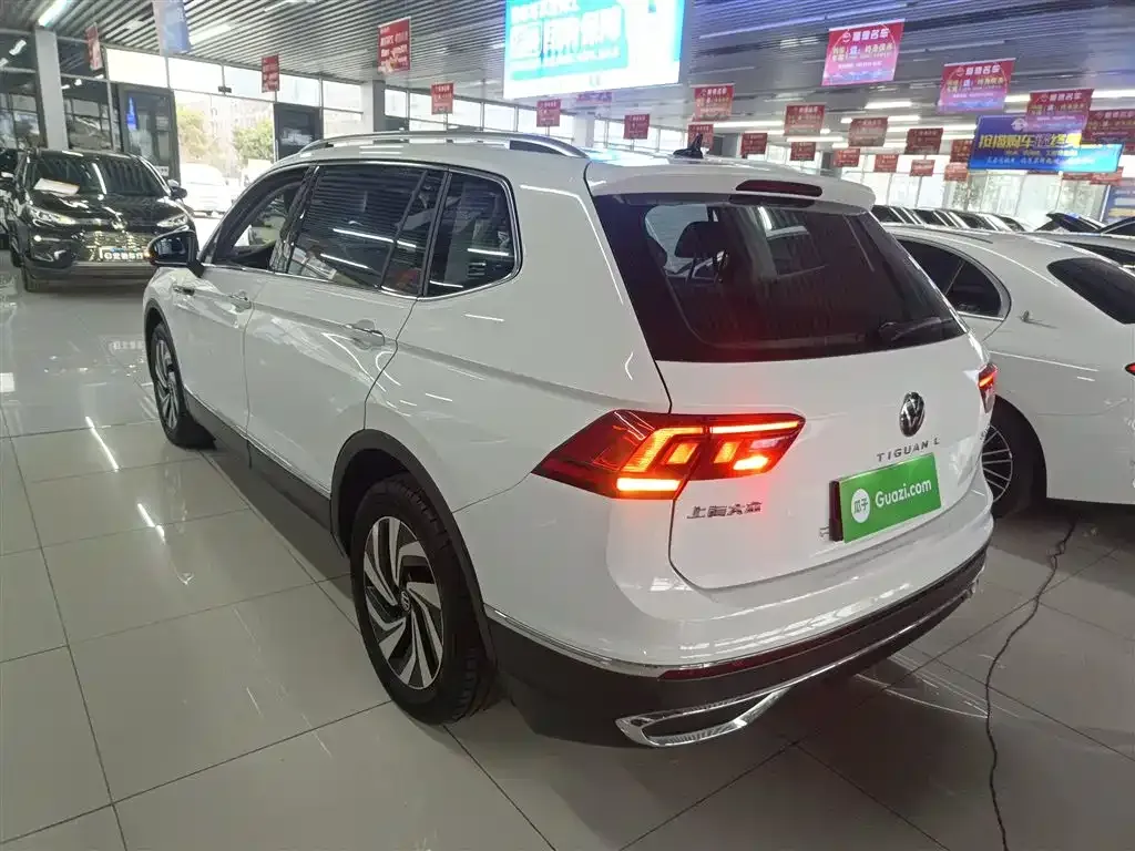 Volkswagen Tiguan L — фото 9