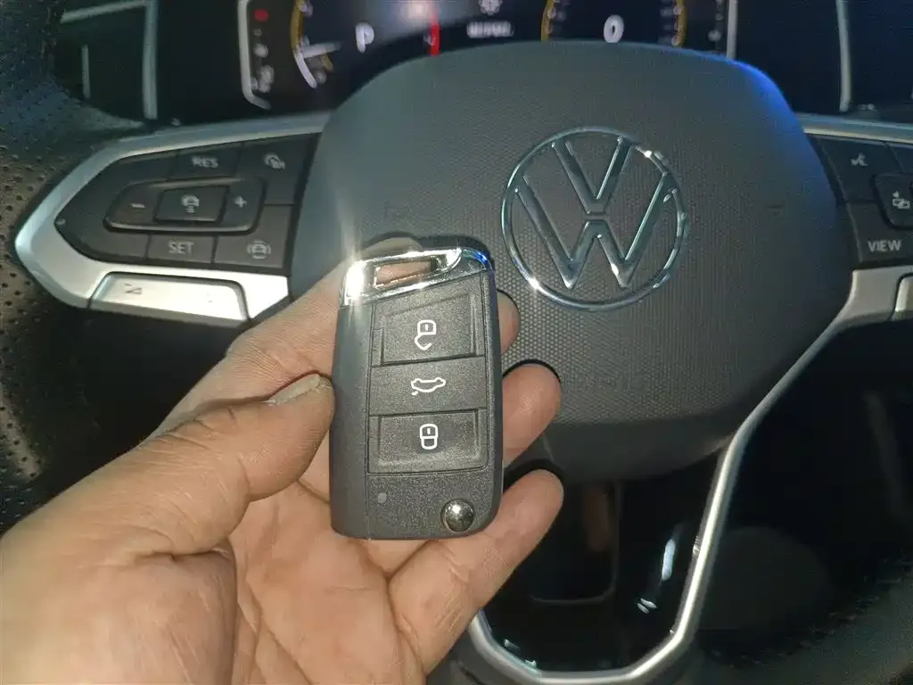 Volkswagen Tiguan L — фото 8