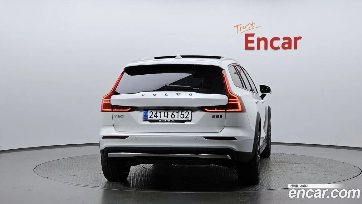 Volvo V60 2024 из KR, фото 4