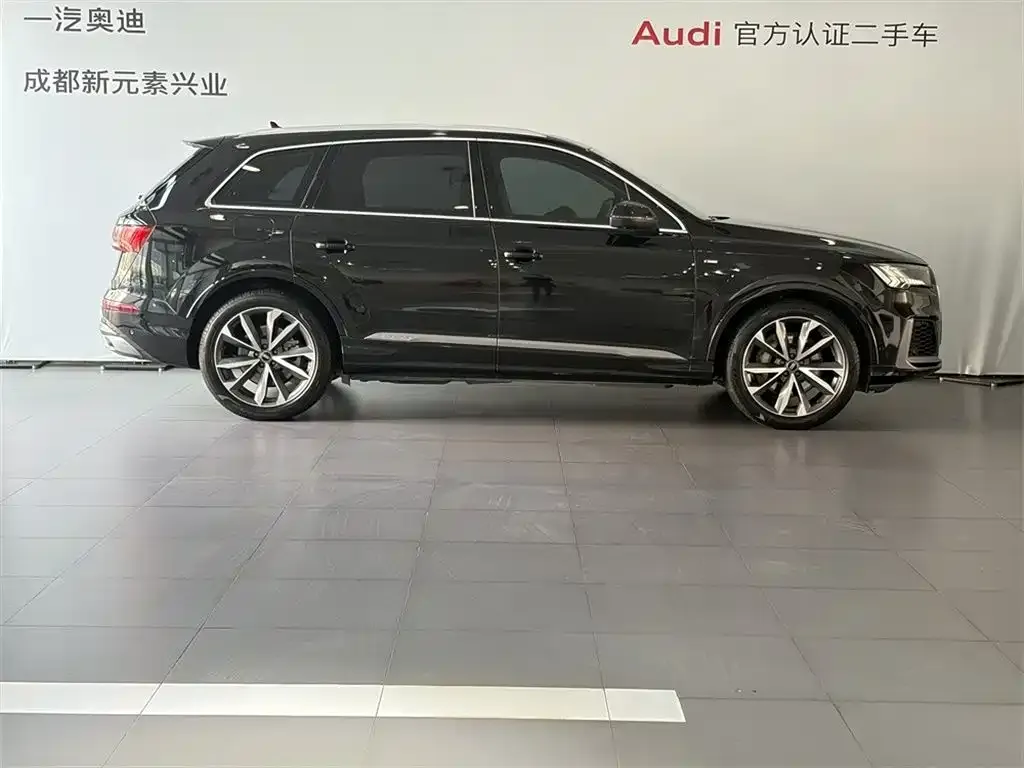 Audi Q7 2023 из CN, фото 2