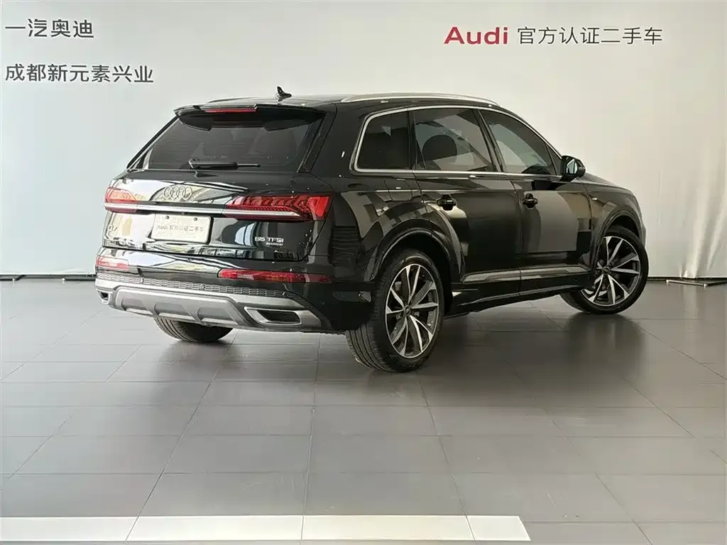 Audi Q7 2023 из CN, фото 8