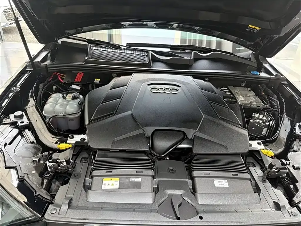 Audi Q7 2023 из CN, фото 10