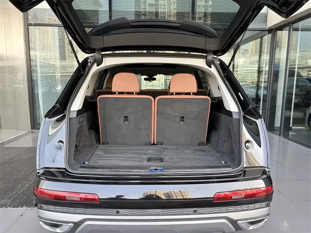 Audi Q7 2023 из CN, фото 9