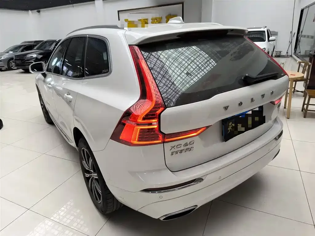 Volvo XC60 — фото 4