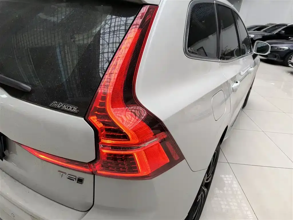 Volvo XC60 — фото 10