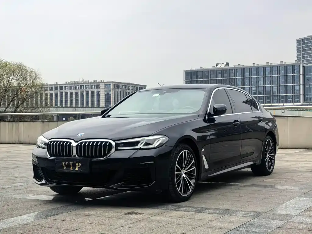BMW 5 Series — фото 1