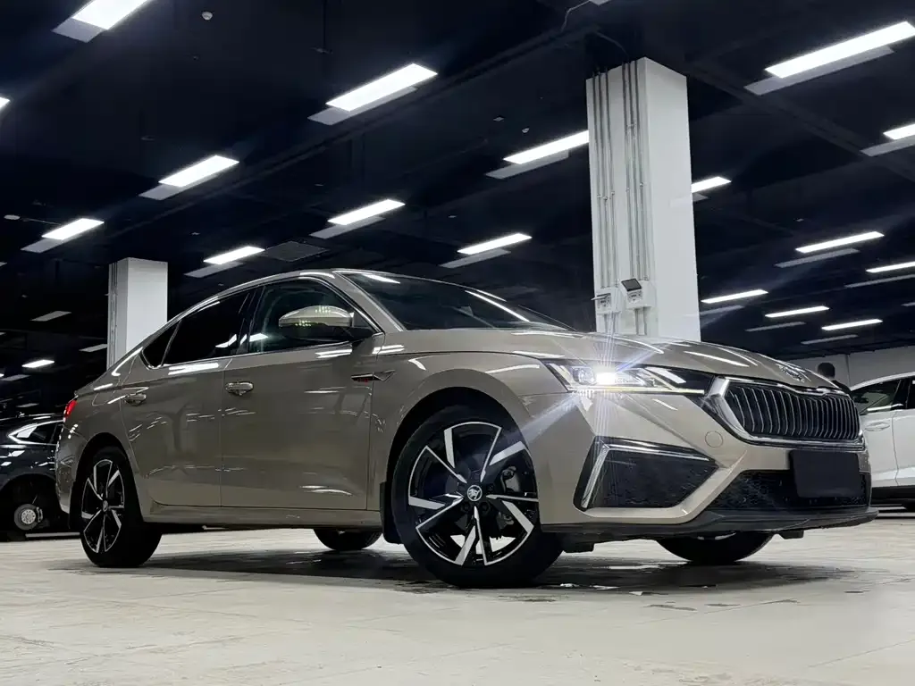 Skoda Octavia — фото 4