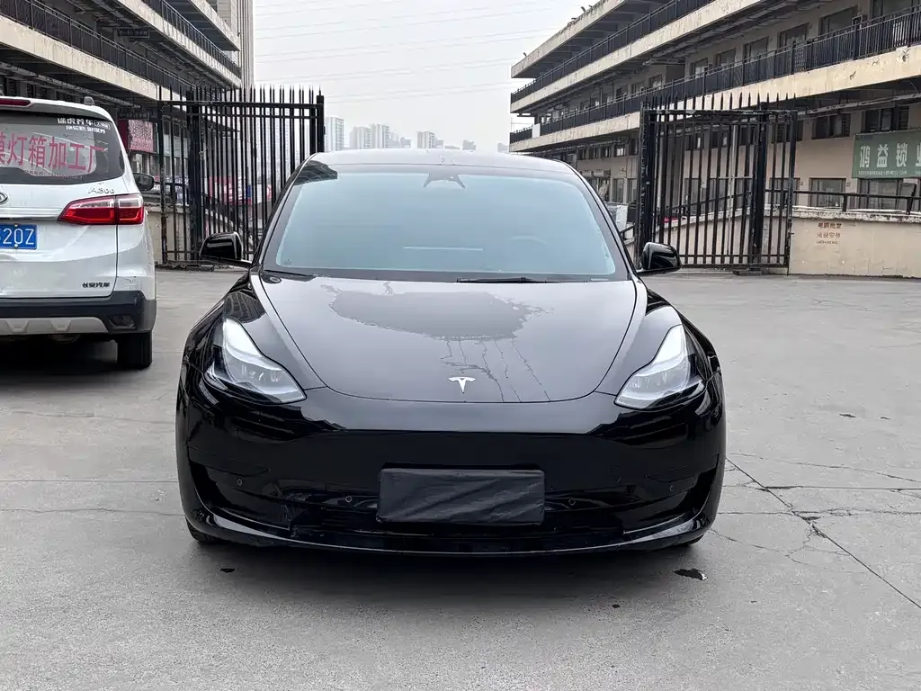 Tesla Model 3 — фото 6
