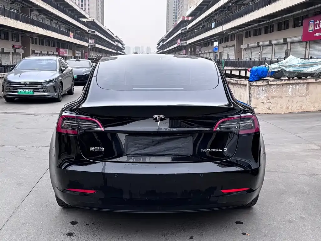 Tesla Model 3 — фото 5