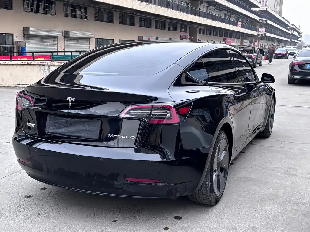 Tesla Model 3 — фото 4