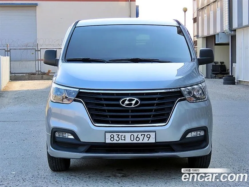 Hyundai Starex — фото 1