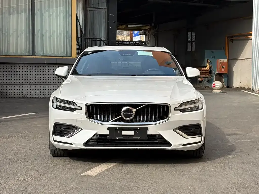 Volvo S60 2026 из CN, фото 7
