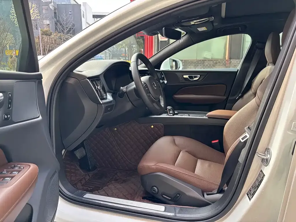 Volvo S60 2026 из CN, фото 9