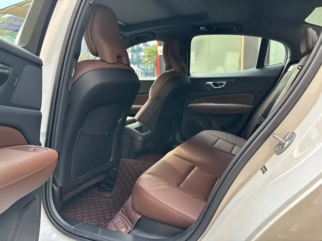 Volvo S60 2026 из CN, фото 8