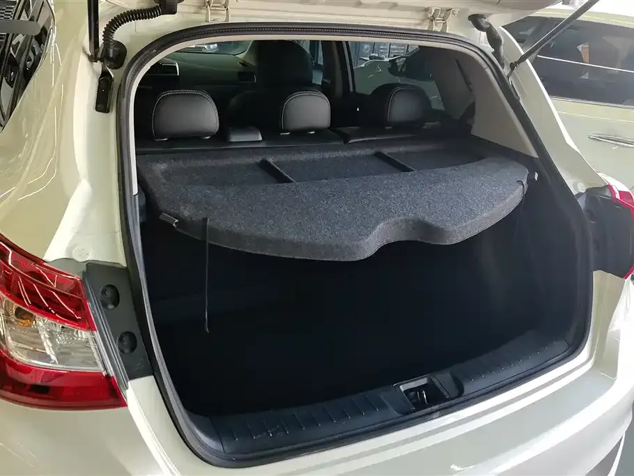 Nissan Tiida 2025 из CN, фото 2