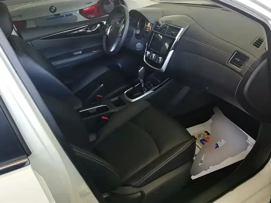 Nissan Tiida 2025 из CN, фото 4