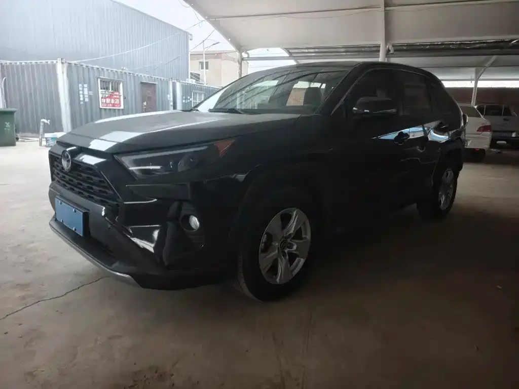 Toyota RAV4 2023 из CN, фото 1