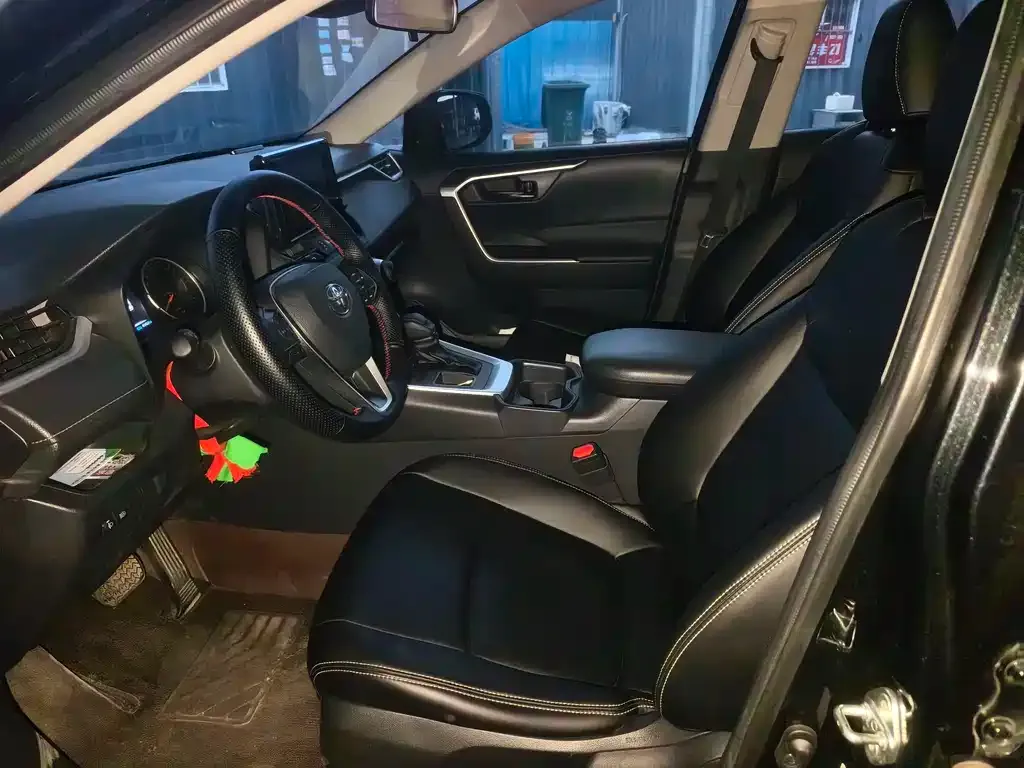 Toyota RAV4 2023 из CN, фото 3