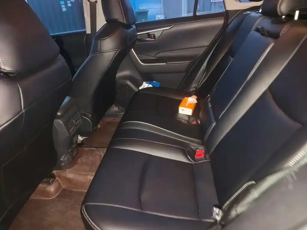 Toyota RAV4 2023 из CN, фото 6