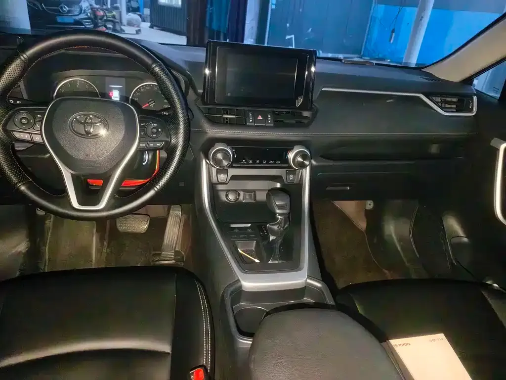 Toyota RAV4 2023 из CN, фото 5